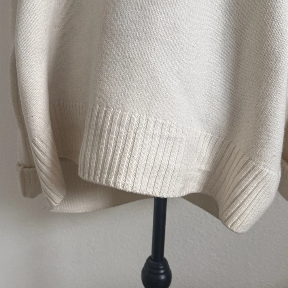 Ami Alexandre Mattiussi Cream Sweater with Red Heart - Picture 7 of 11
